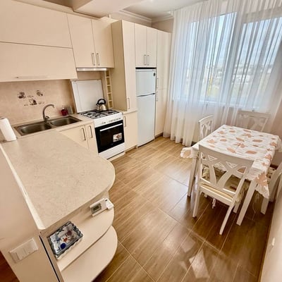 Аренда уютной 1-комнатной квартиры с гостиной, 52 м², центр Кишинёва, Молдова